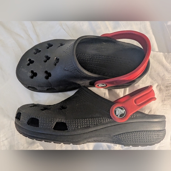 Disney Crocs MICKEY MOUSE Unisex Women 5 Men 3 Classic Clog Black Red EUC - Picture 6 of 10